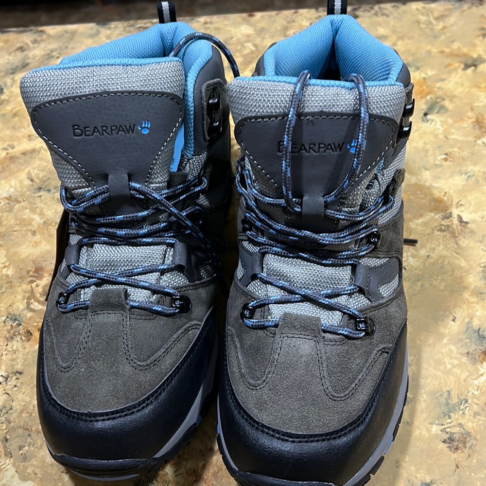 Women bearpaw size 12